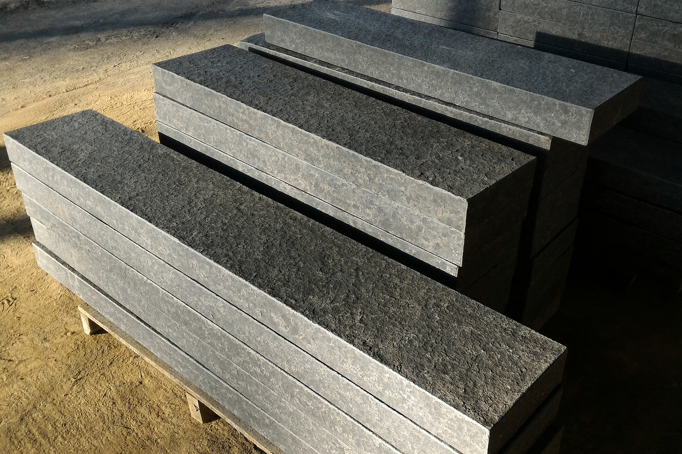 Basalt kerbs/palisades