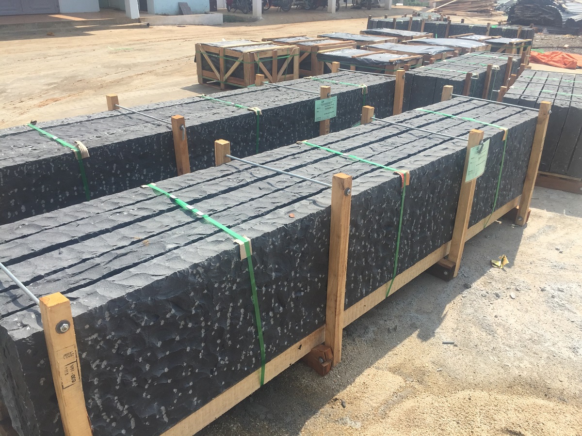 Basalt kerbs/palisades